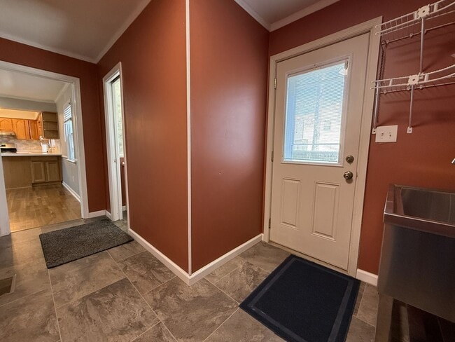 Building Photo - 4 Bedroom Home in Village Green.