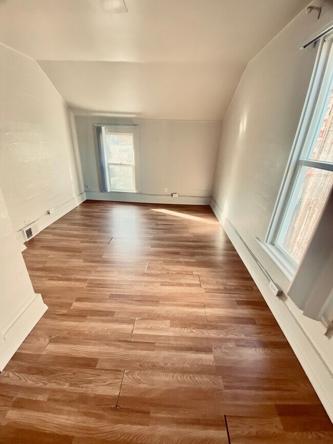 Building Photo - 2029 House