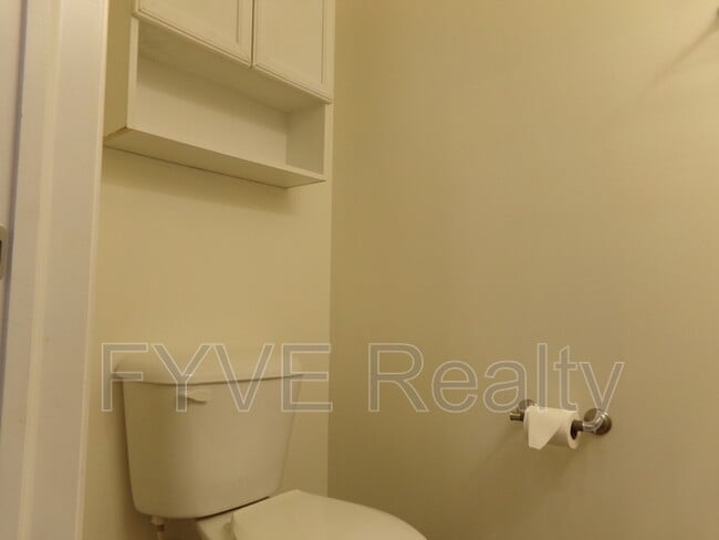 Building Photo - 467 Westgreen Ln