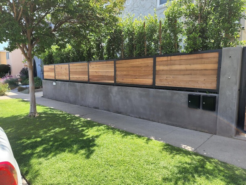 Building Photo - 1419 S Curson Ave