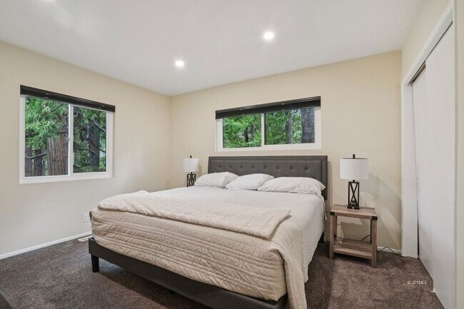 Building Photo - 25340 Marion Ridge Dr