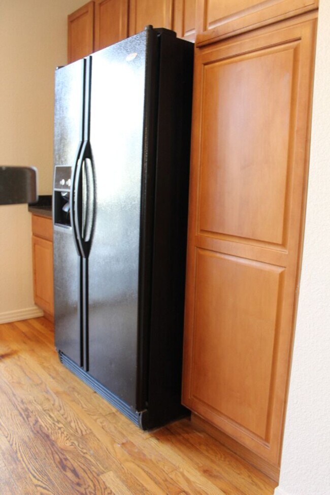 Building Photo - Beautiful 3 BR/3 1/2 BA Townhouse in Stonegate!!