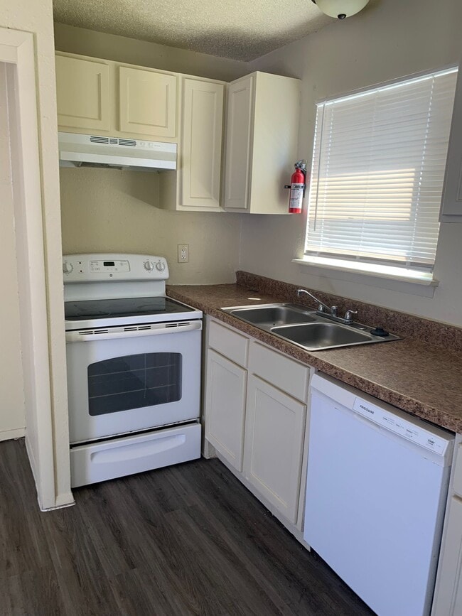 Building Photo - 8305 Garcreek Cir