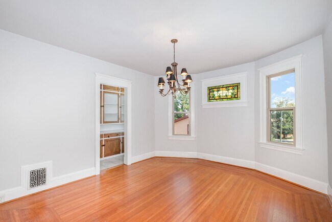 Building Photo - Modern Comfort Meets Prime Oakley Living –...