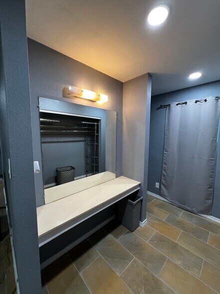 Building Photo - 309 McFadden Dr