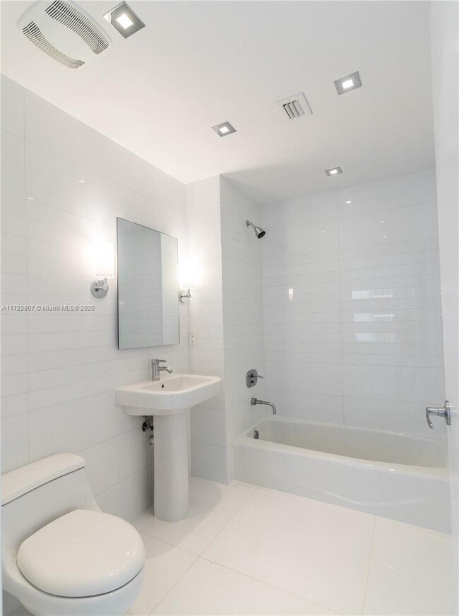 Bathroom - 1040 Biscayne Blvd