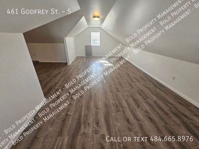 Building Photo - 461 Godfrey St