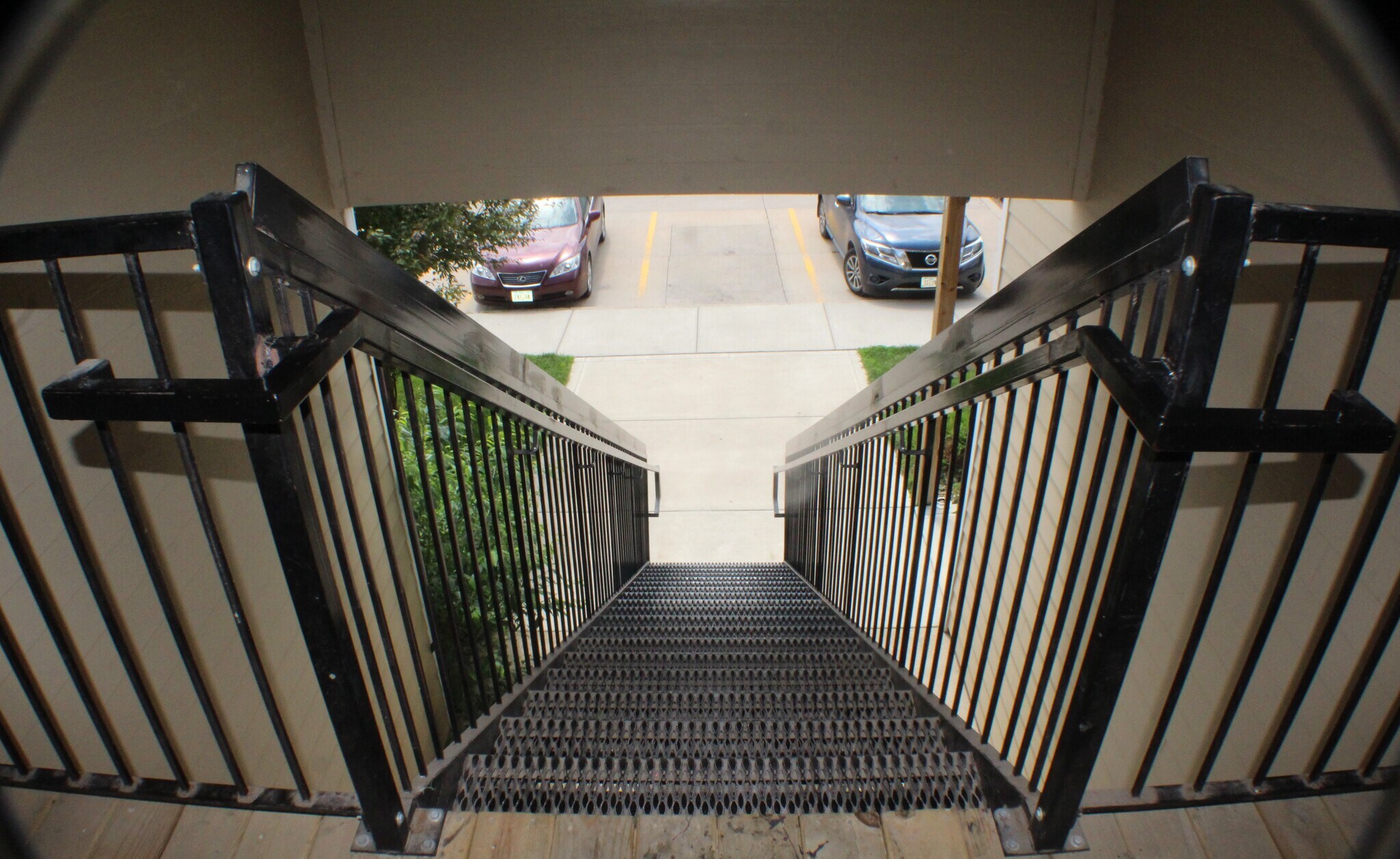 Building Photo - 2000 Meadow Ct