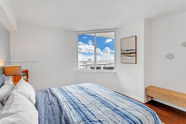 Building Photo - 335 S Biscayne Blvd