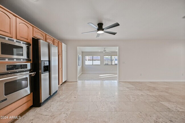 Building Photo - 1831 E La Jolla Dr
