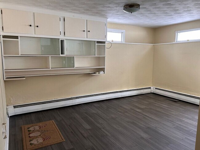 Building Photo - House for Rent in Stoneham!