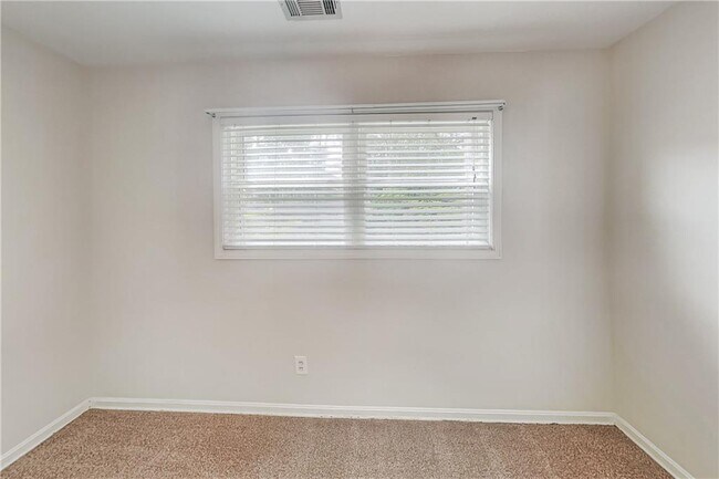 Building Photo - 2902 Delcourt Dr