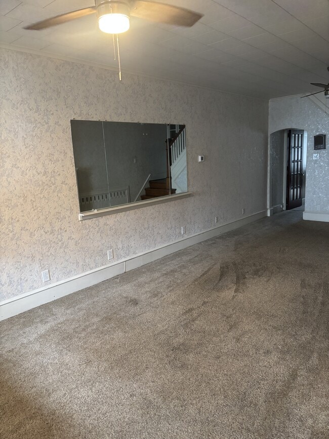 Building Photo - 2 S Vine St