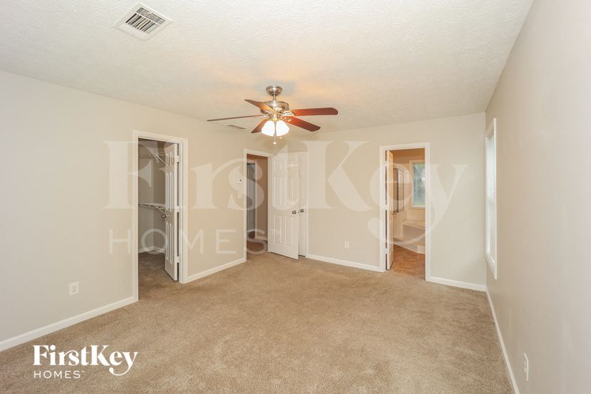 Building Photo - 11685 Heritage Dr