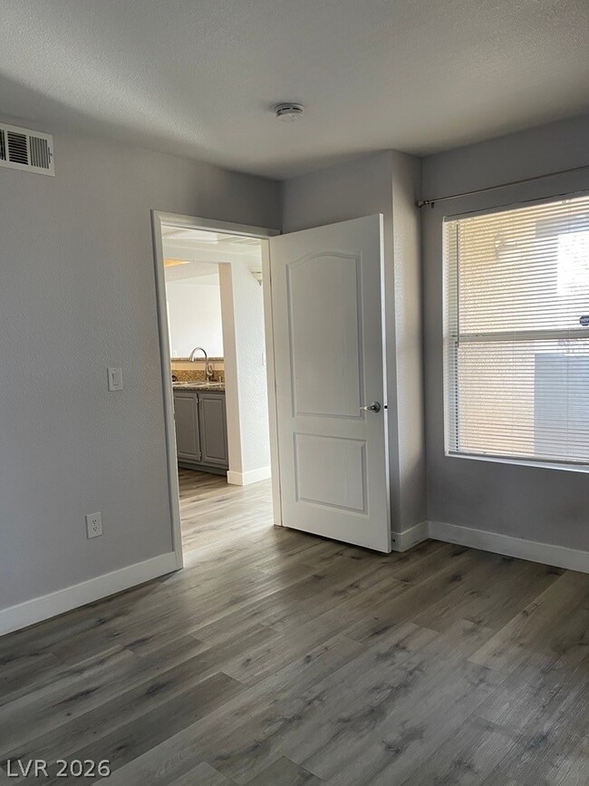 Building Photo - 5055 W Hacienda Ave