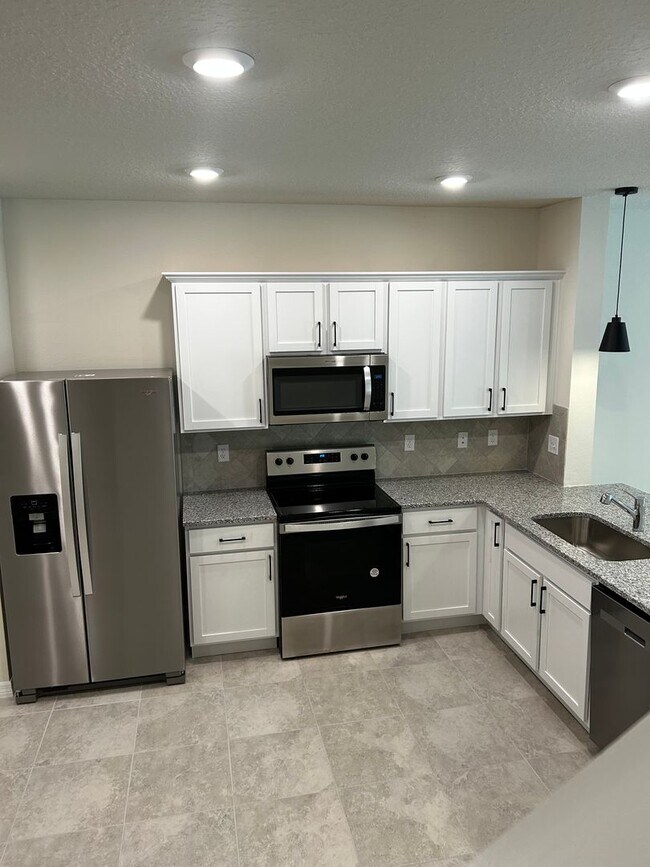 Building Photo - Move In ASAP!! - Brand New 3 bedroom 2.5 bath Townhouse for rent in Kissimmee, FL.