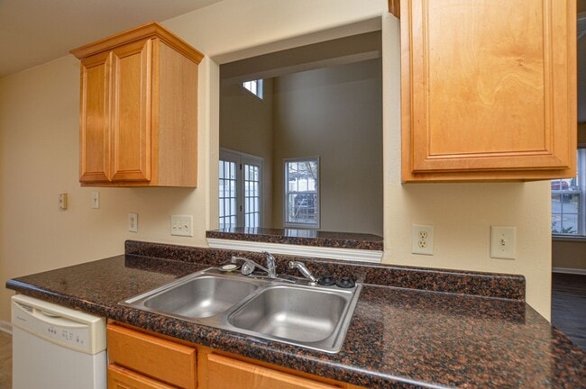 Building Photo - Charming 3 Bed, 2 Bath Home with fenced back yard!-**PRIMARY ON THE MAIN** COMING SOON!!!