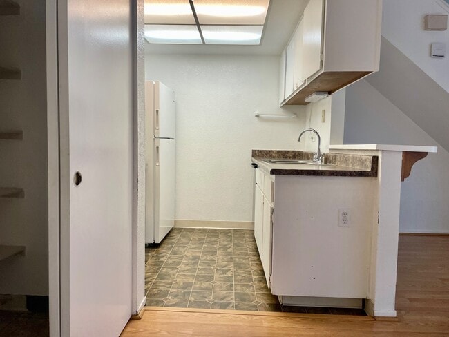 Building Photo - 1661 Pyrenees Ave