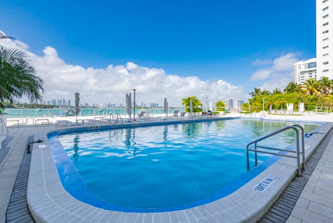 Building Photo - 1000 West Ave