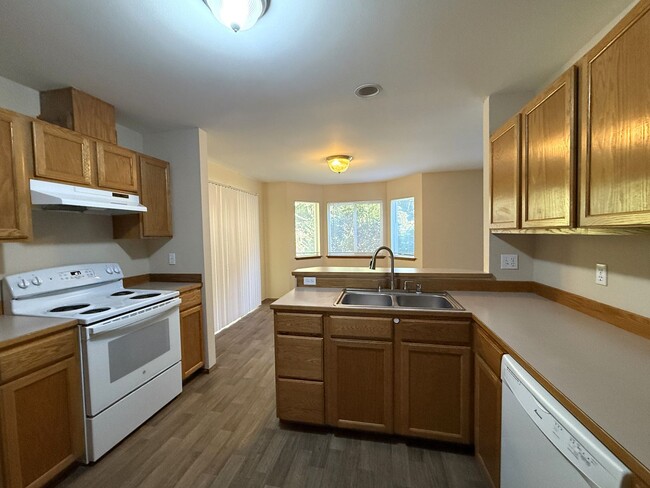 Building Photo - Lk Goodwin Duplex - Budget Friendly!