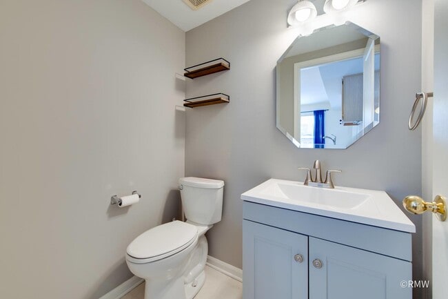 Building Photo - 1223 Summersweet Ln