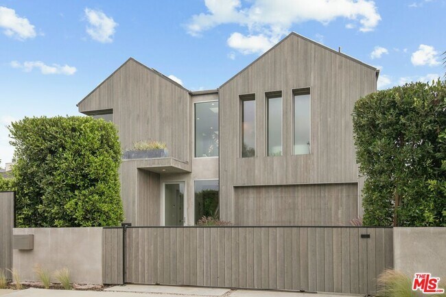 Building Photo - 1310 Preston Way
