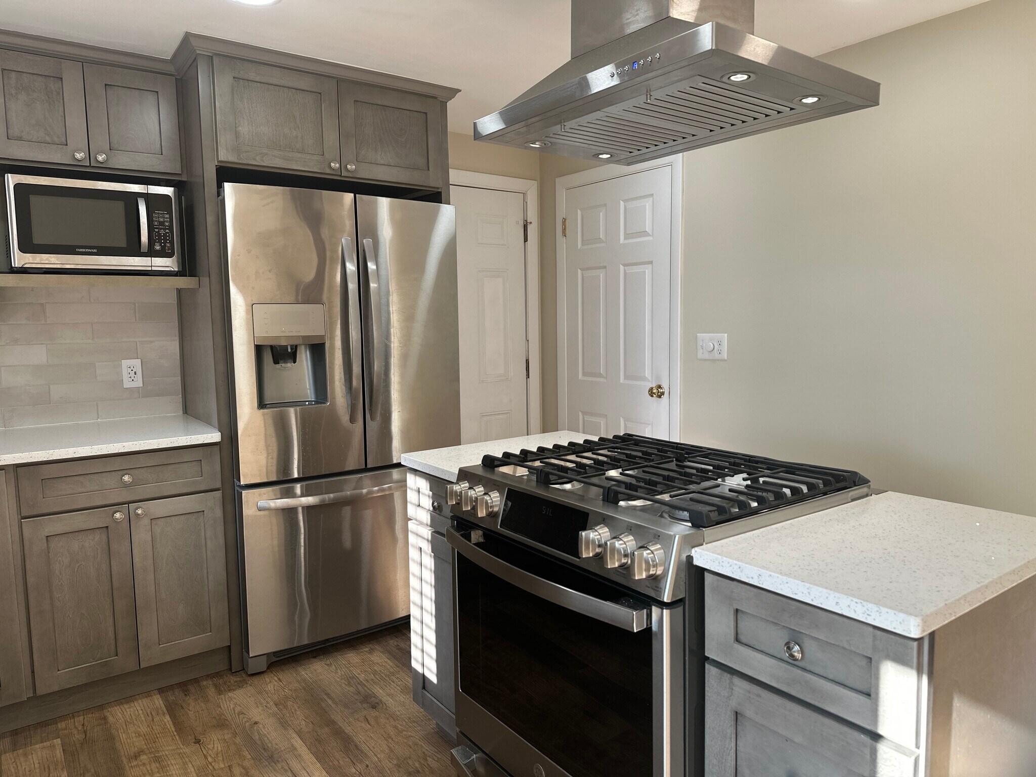 Kitchen - 37 Covington Dr
