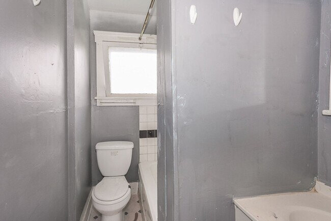 Building Photo - 3555 W 67th St