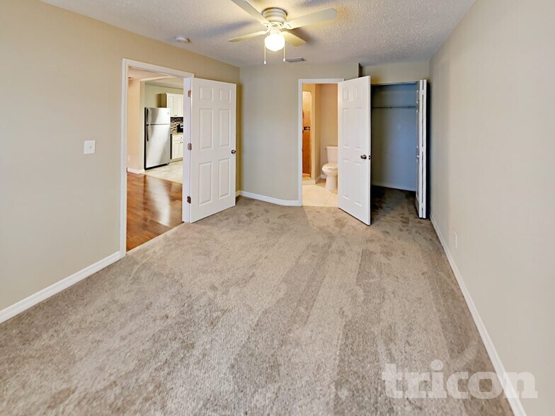 Building Photo - 7812 Tiburon Dr