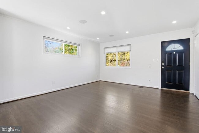 Building Photo - 3700 Emily St