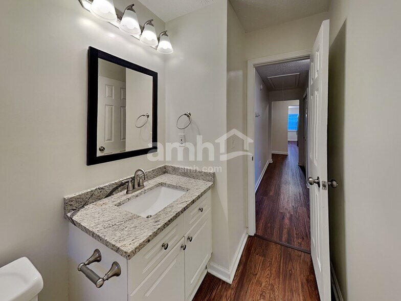 Building Photo - 755 Allen's Landing Dr SE