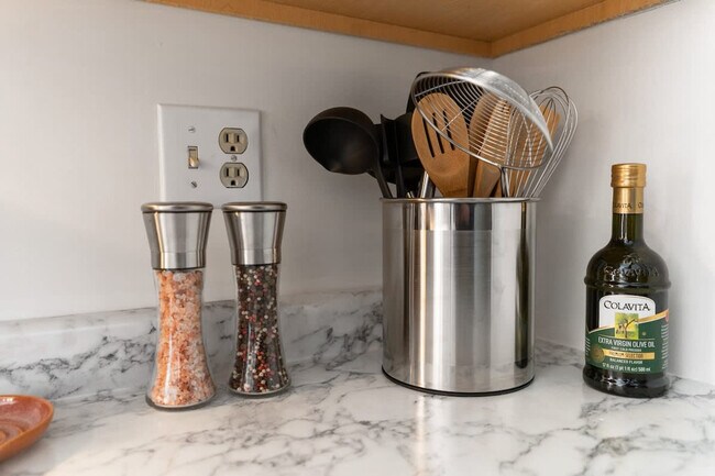 Building Photo - 38 Exeter Rd