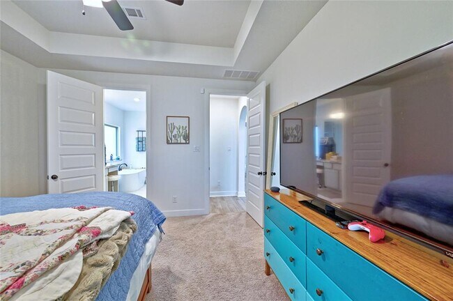 Building Photo - 7211 Pr Hts Dr