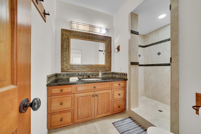 Building Photo - 30 Ritz Cove Dr