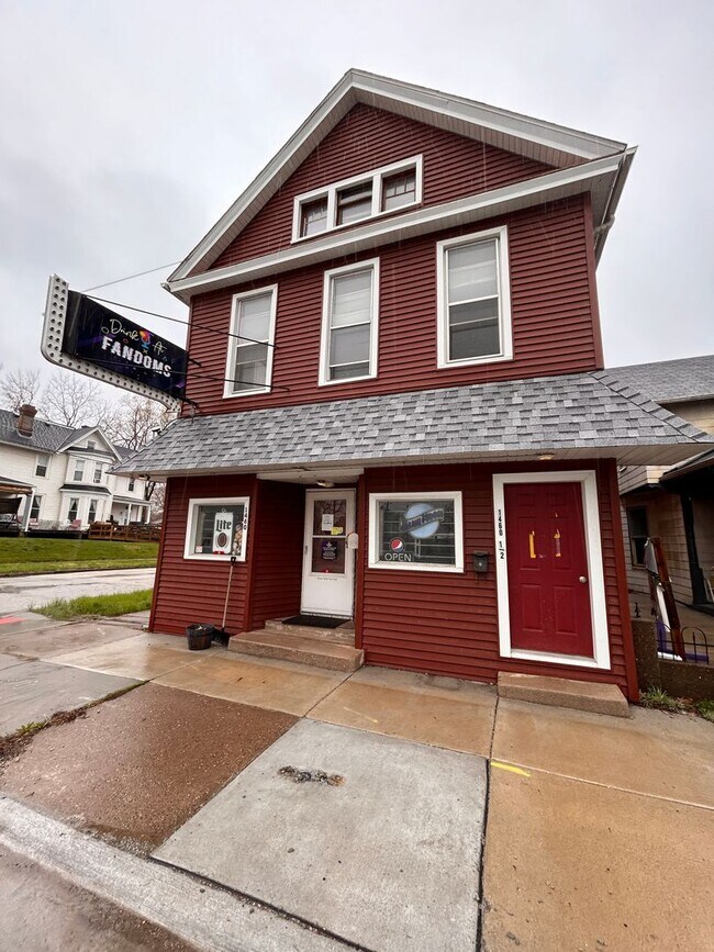 Primary Photo - 305 Washington St