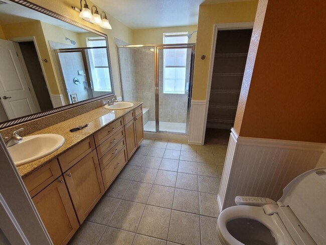 Building Photo - 2 Bed 2 Bath High-End Condo in Downtown Go...