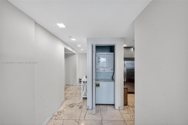 Building Photo - 540 West Ave