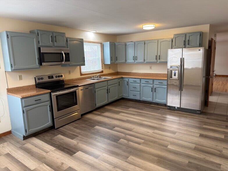 Building Photo - 12 Hilltop Ave