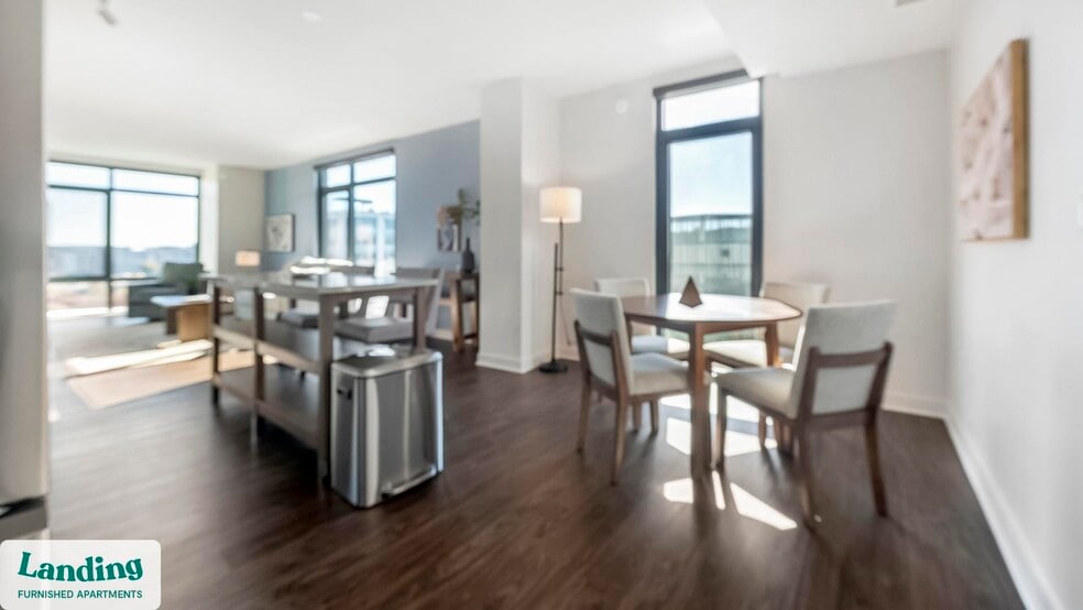 Building Photo - 350 Maple Dr SW