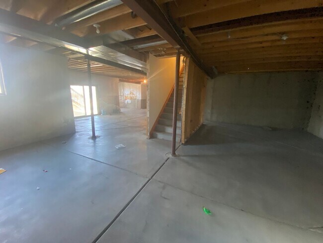 Building Photo - Large Home in Piney Creek