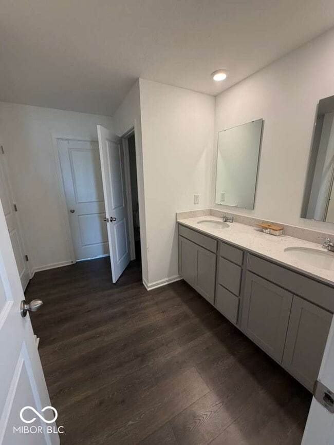 Building Photo - 6301 Rhinecliff Dr