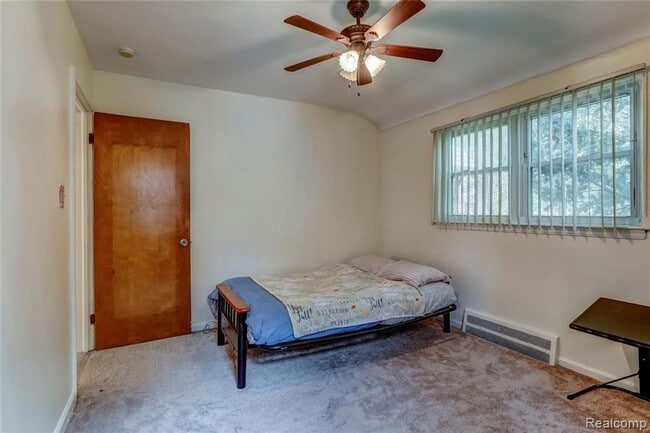 Building Photo - Charming 3-Bedroom for Lease in Detroit!
