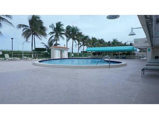 Building Photo - 2899 Collins Ave