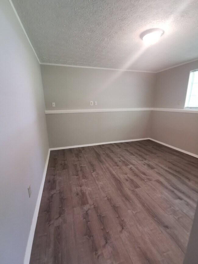 Building Photo - 250 Sheringham Dr
