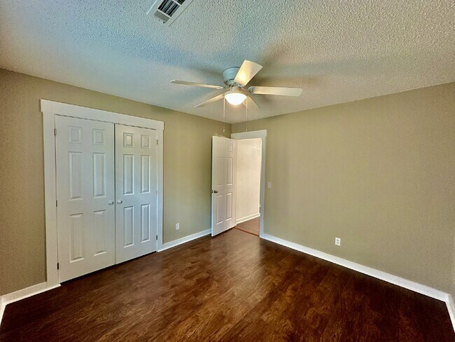 Building Photo - 3513 W Wood St