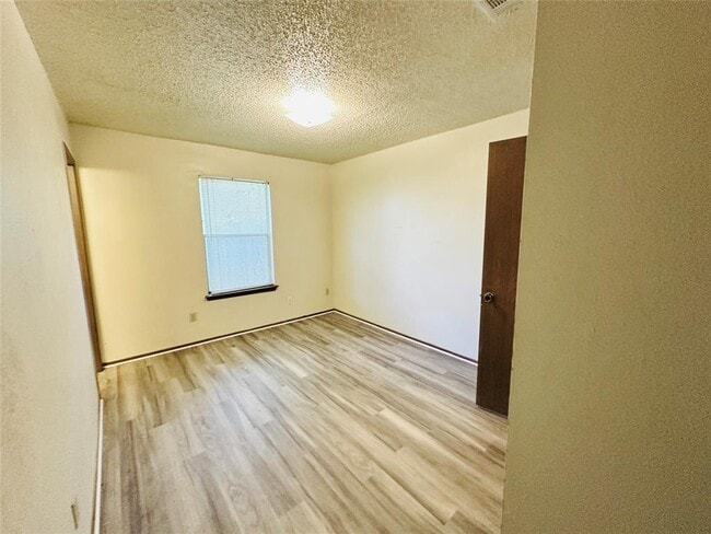 Building Photo - 12213 Dundee Dr