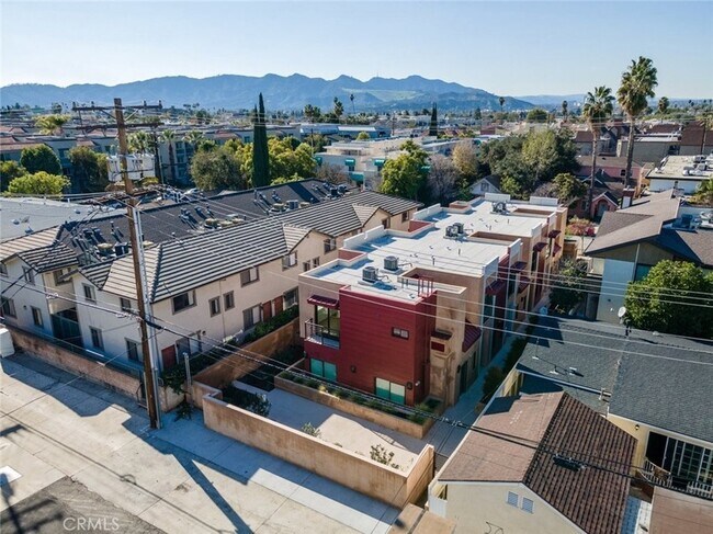 Building Photo - 1212 Viola Ave