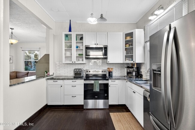 Building Photo - 1903 Dewey Pl