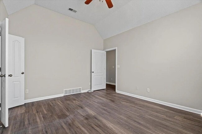 Building Photo - Available Now! 3 Bedroom 2 Bathroom Home i...