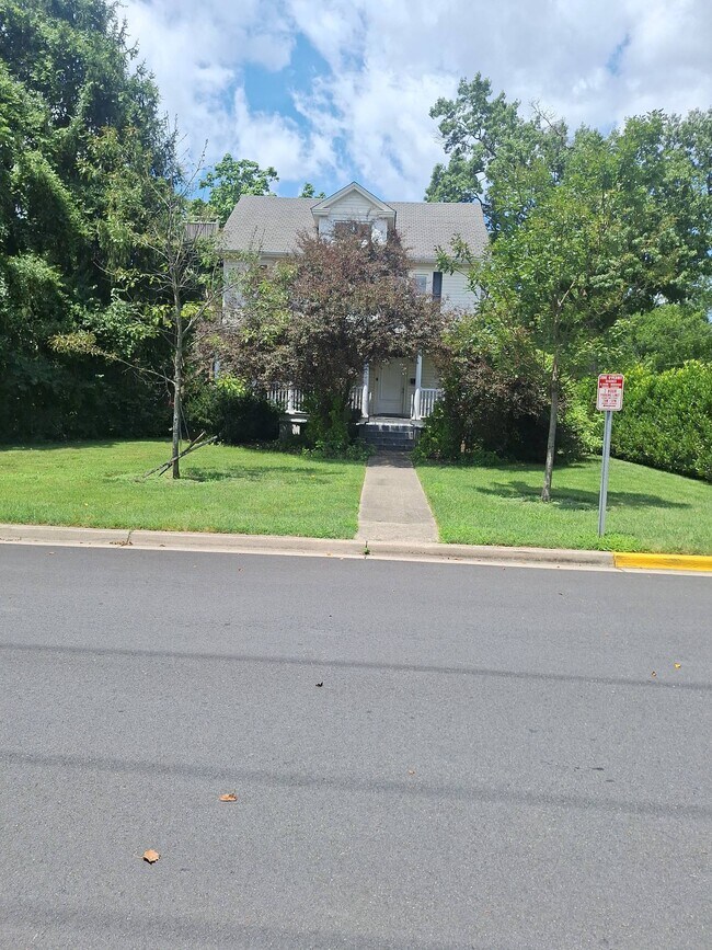 Building Photo - 7410 Columbia Ave